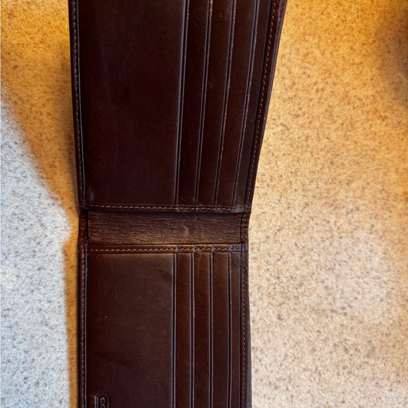 Coach men’s wallet, brown color, leather inside lightly used - Picture 5 of 6